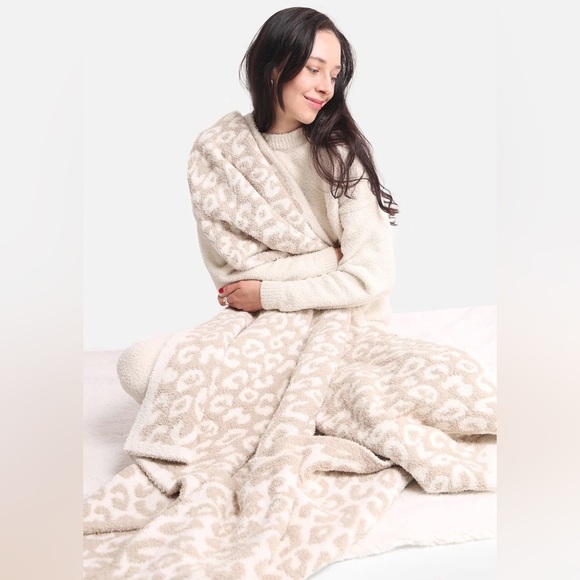 Other - Comfy Luxe Softest blanket